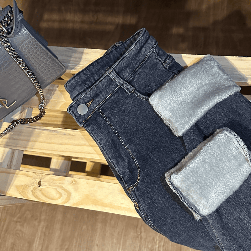 Calça Feminina Jeans Glacier com Pelúcia Interna - Conforto térmico, liberdade e beleza para seu shape