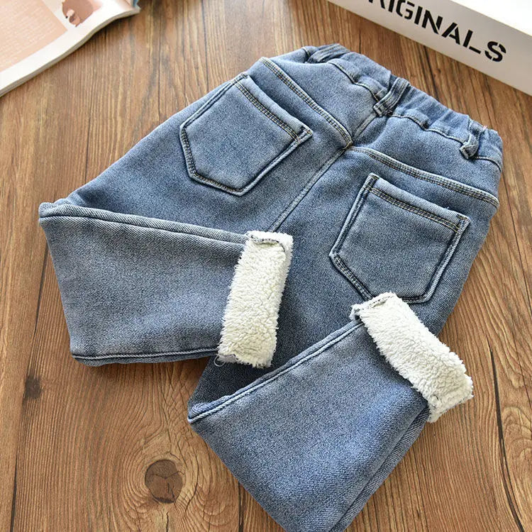 Calça infantil PeluciJeans - Forro térmico peluciado, jeans maleável, cintura elástica
